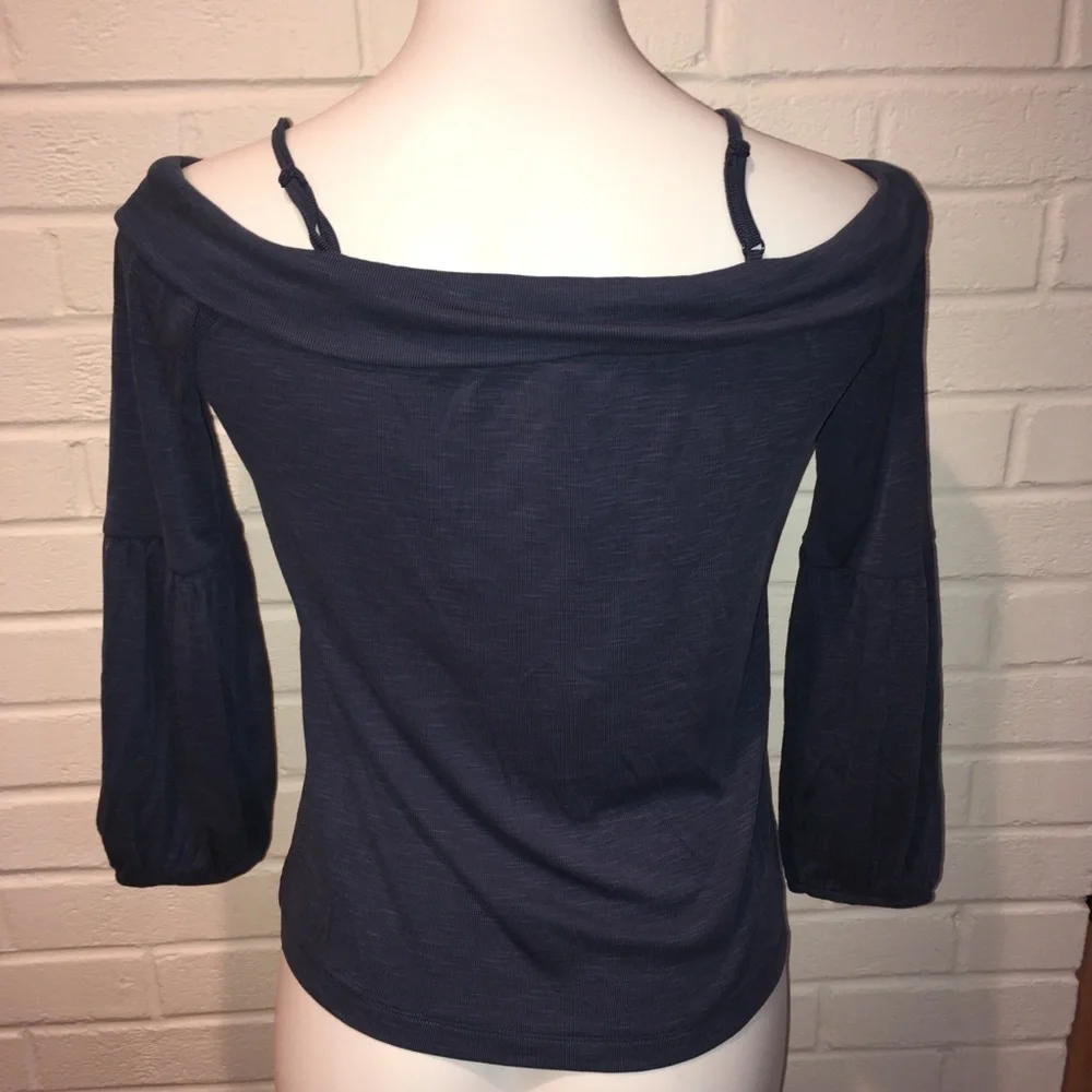 BB Dakota Shrug Life Cold Shoulder Top Small - Picture 4 of 5